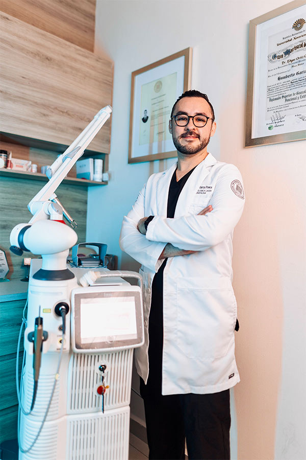 Dr. Humberto Garza Ponce, ginecólogo especialista en labioplastia